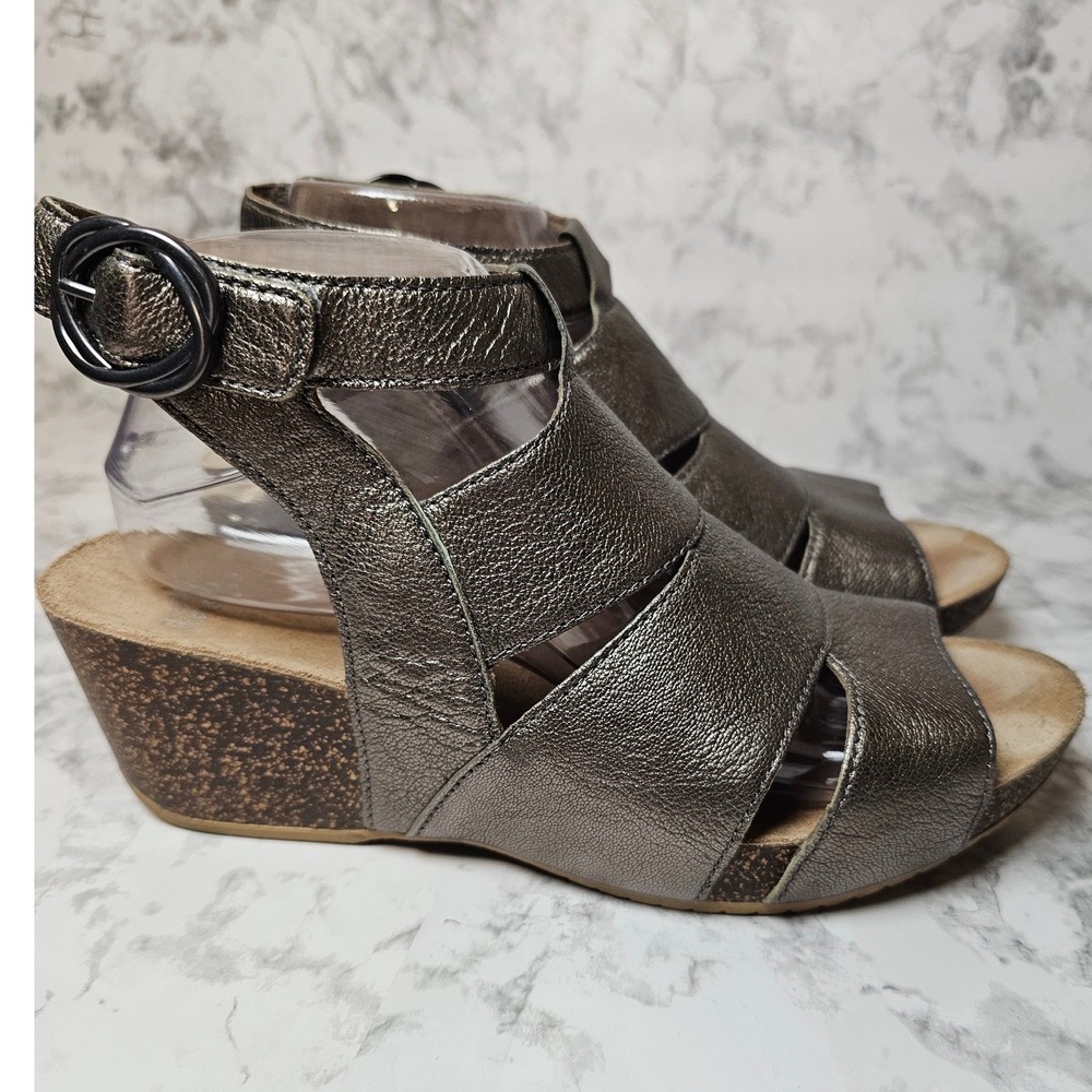 Dansko Womens Metallic Pewter Leather Wedge Sandals Buckle Ankle Strap Size 40